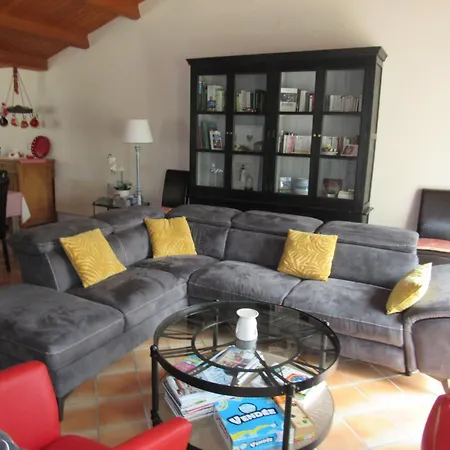 Casa de Férias Maison Familiale Charmante Avec Jardin à - Fr-1-194-251 *