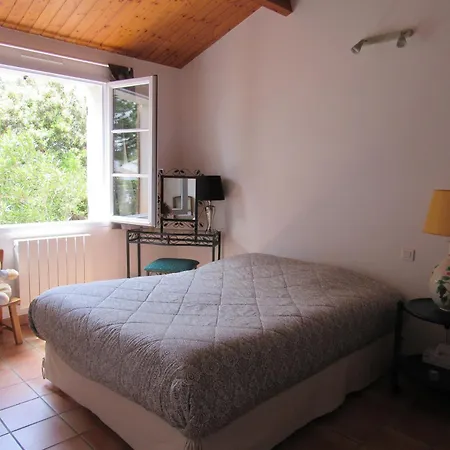 Casa de Férias Maison Familiale Charmante Avec Jardin à - Fr-1-194-251 *